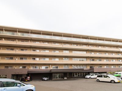 多階建ての建物の外観