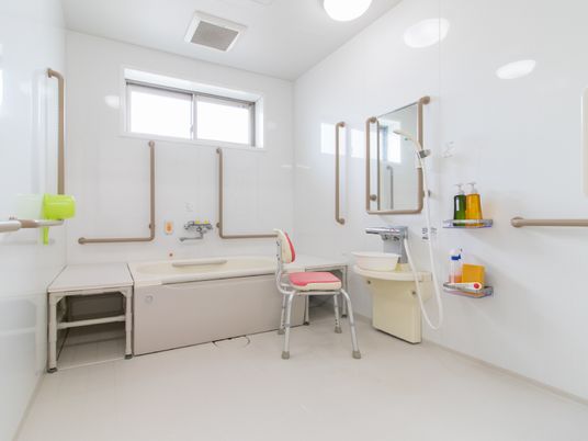 清潔感あふれる浴室