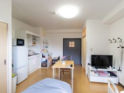 明るい居室の一角