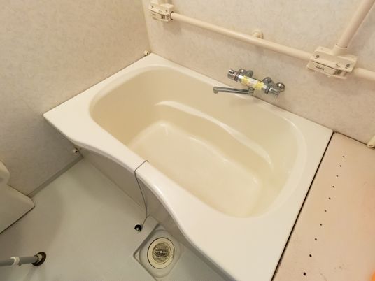 手すり付き浴槽