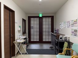 広い玄関口の廊下