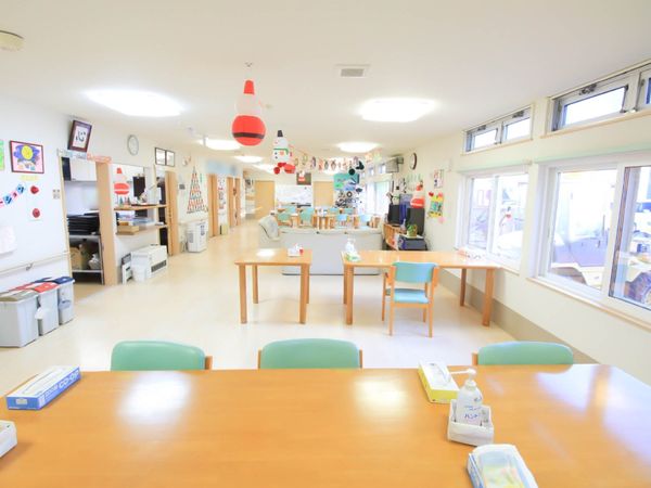 明るい食堂の様子