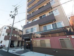 現代的な建物のエントランス