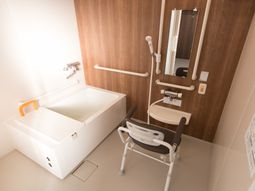 バリアフリーの浴室設備