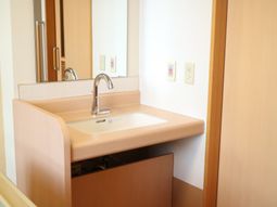 洗面台の明るい空間