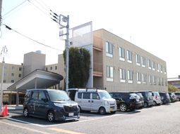 清潔感のある建物エントランス