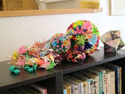 色彩豊かな折り紙の作品