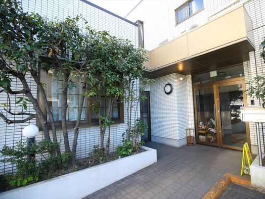 清潔感のあるエントランス