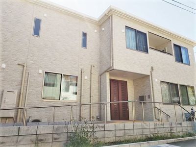 モダンな建物の正面