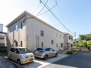 日差しのある駐車場