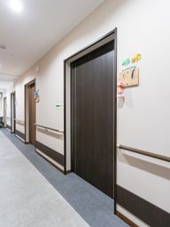 手すり付き廊下