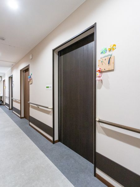 手すり付き廊下
