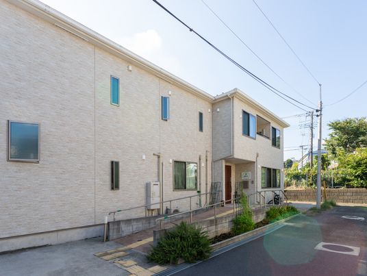 自然に囲まれた建物