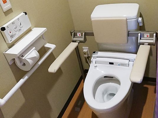 手すり付きトイレ設備