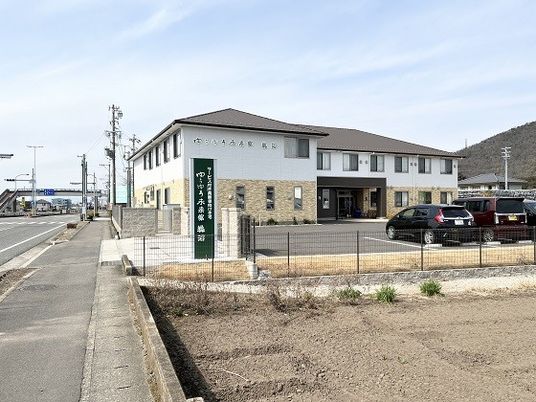落ち着いた施設の外観
