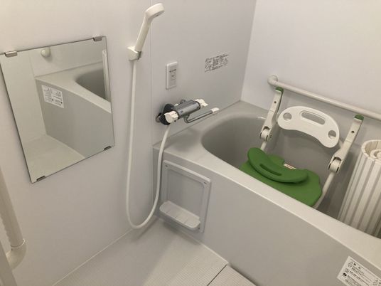 入浴設備の浴室  