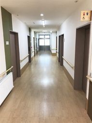 明るく清潔な廊下