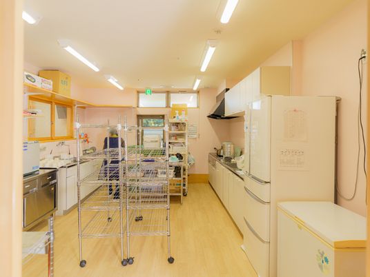 落ち着いた色合いのキッチン