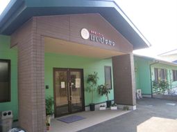 入り口が明るい建物