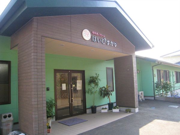 入り口が明るい建物