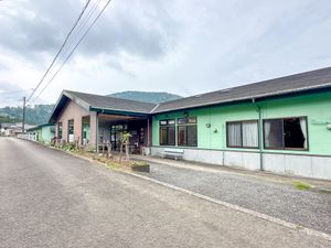 温もりある施設の外観