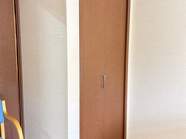 明るい居室の入口 居室 ゆったりとしたスペースの居室入口は、出入りしやすい造りになっており、快適な生活をサポートします。