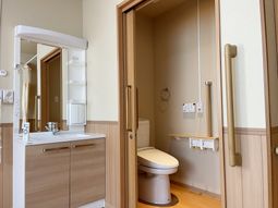 居室の洗面所とトイレ