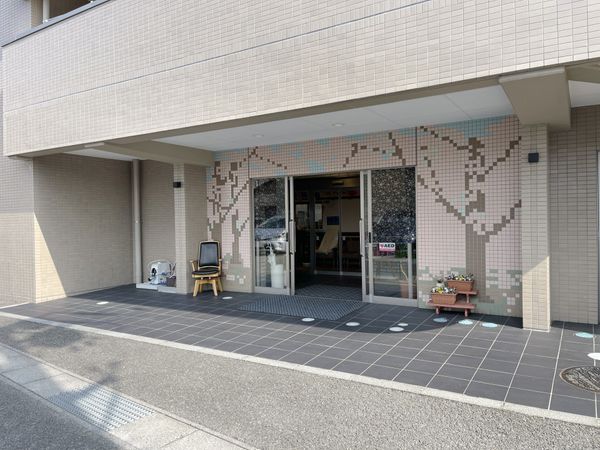エントランスの明るい様子