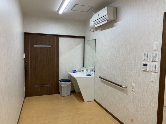 洗面台付きの清潔な居室
