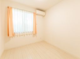 明るい空間の洋室