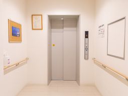 廊下にあるエレベーター