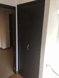 シンプルな黒いクローゼット