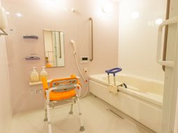 バリアフリー対応の浴室