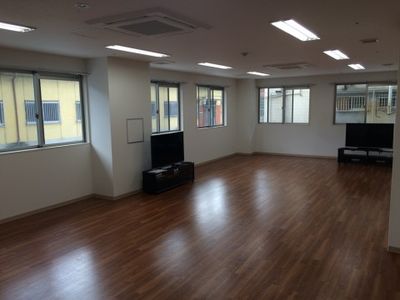 明るい広々とした空間