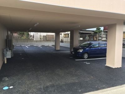 広々とした駐車場