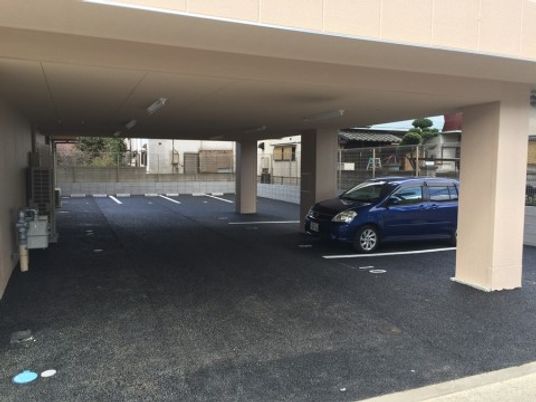 広々とした駐車場