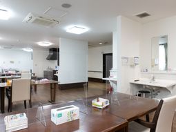 清潔なダイニングエリア