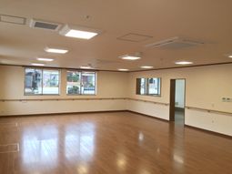 広々とした明るい空間