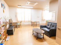 明るいリビングの様子