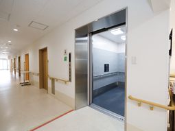廊下とエレベーター