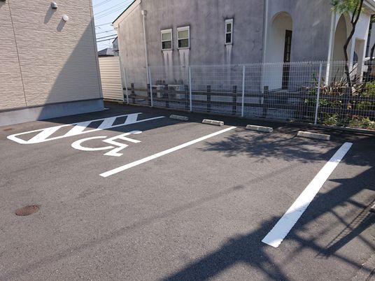 広々とした駐車スペース
