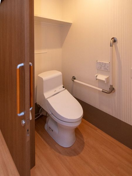 手すり付きトイレ空間