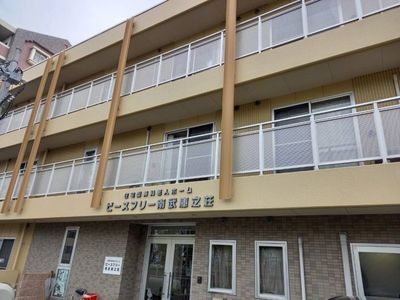 外観の施設正面