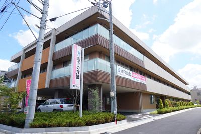 現代的な建物の外観