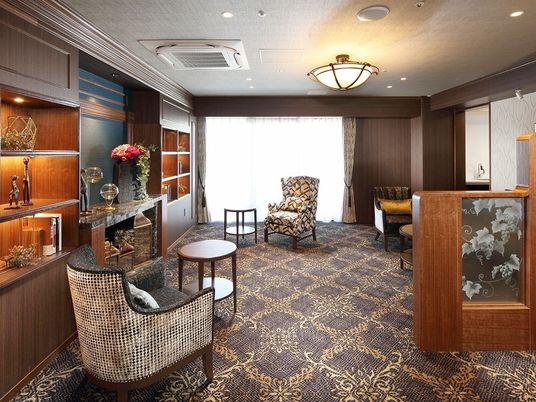 落ち着いた雰囲気のラウンジ