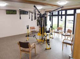 機能訓練の設備が整った空間