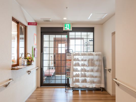 広々としたダイニング入口