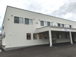 広々とした建物の外観