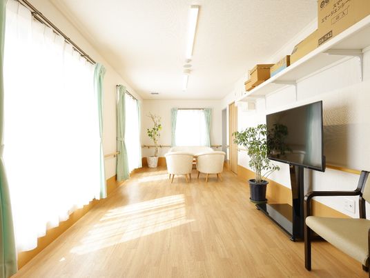 明るい居室の一角