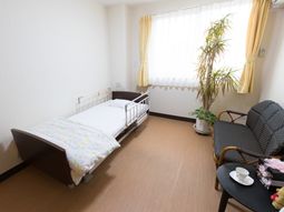 明るい居室の一角